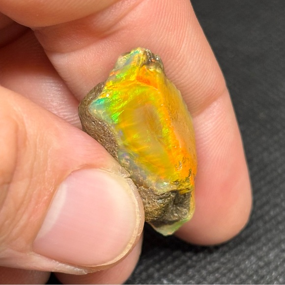 Vividly Bright Professional Grade Rough Ethiopian Opal For Lapidary Cutting - Picture 8 of 10